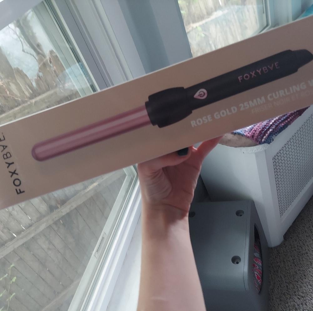 New in Box FoxyBae 25mm Curling Wand